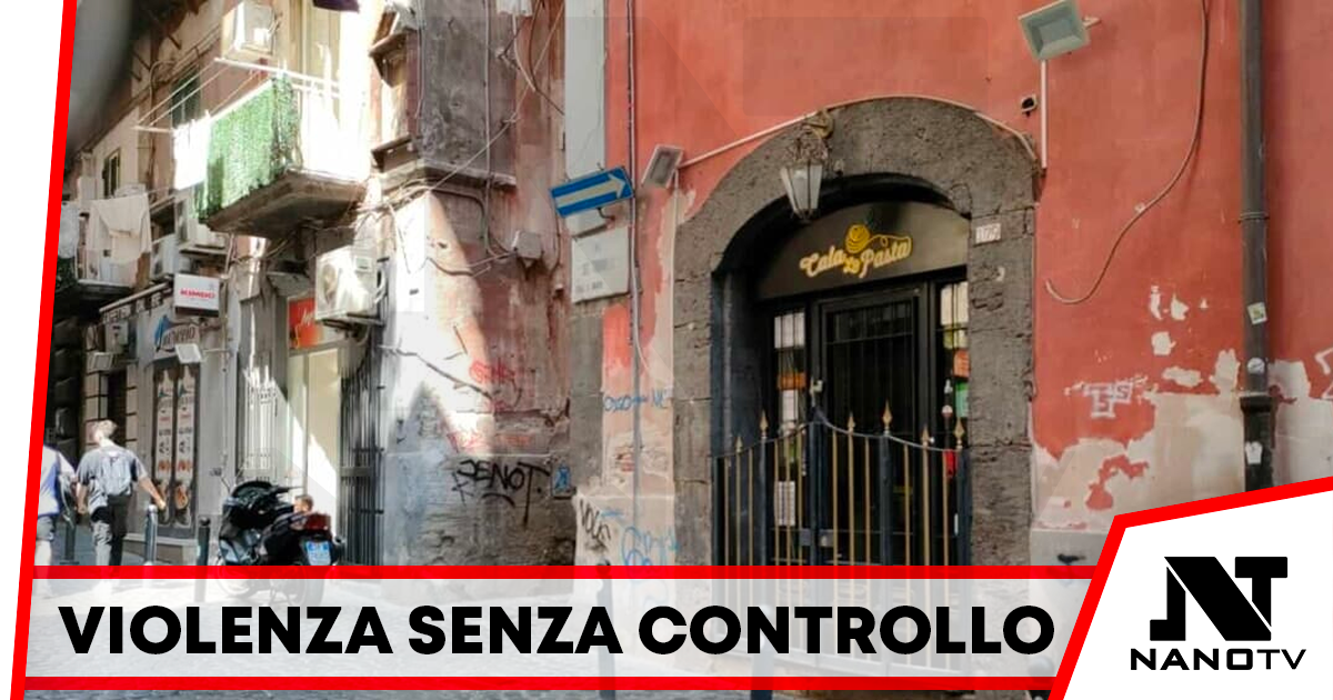 Follia a Forcella: Scooter sfrecciano tra i tavolini del ristorante, cameriera travolta e turisti picchiati