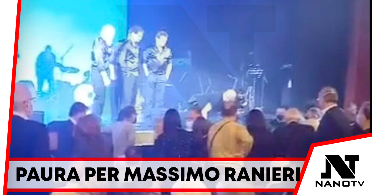 Paura per Massimo Ranieri: cade dal palco e viene portato in Ospedale