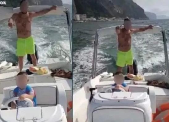 Napoli, bambino alla guida del motoscafo: Il video diventa virale su TikTok