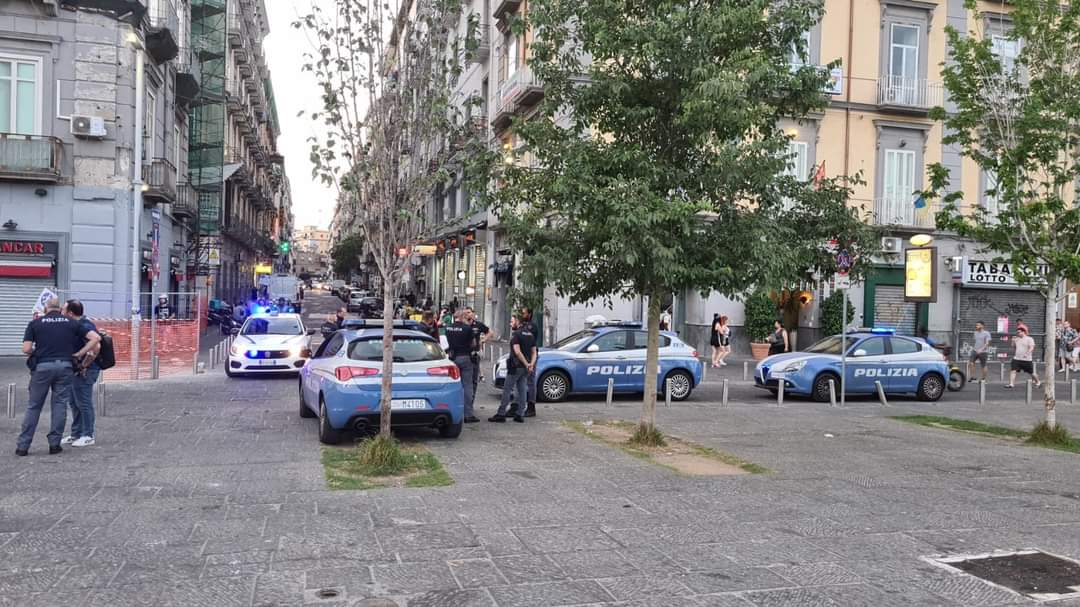 Piazza Garibaldi, contro degrado e abusivismo: sequestrati 700kg di merce
