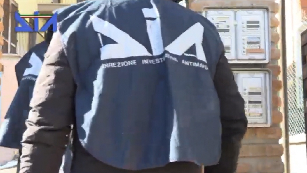 Giugliano: blitz contro il clan Mallardo, 25 arresti