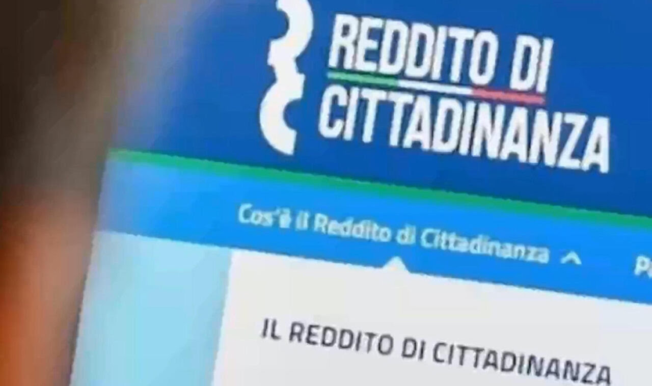 Il reddito di cittadinanza crea subbuglio a Napoli per le offerte di lavoro.