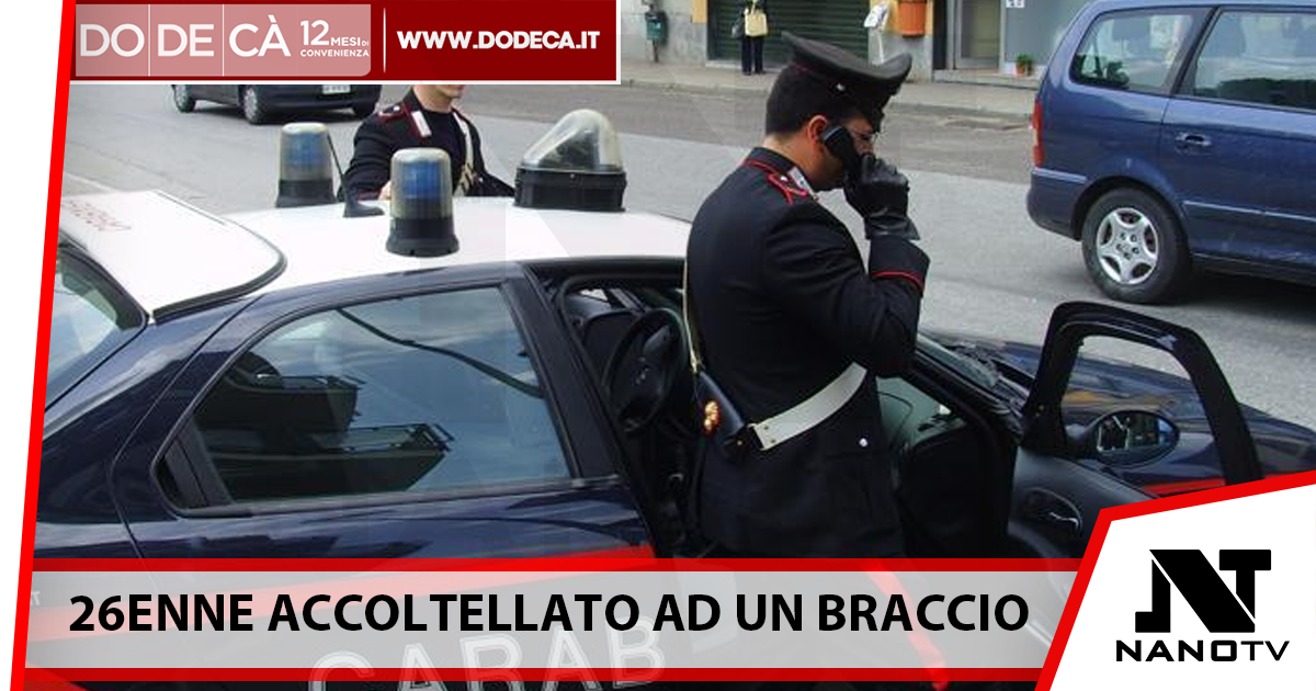 Tentano di rapinargli lo zaino e reagisce, ferito. Avvicinato da tre giovani, coltellata all’avambraccio