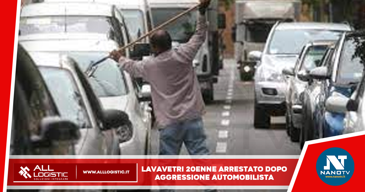 Lavavetri aggredisce automobilista al semaforo e gli sfonda con un bastone il lunotto posteriore del veicolo