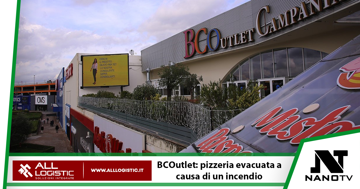 Pizzeria adiacente al Centro Commerciale Campania va a fuoco