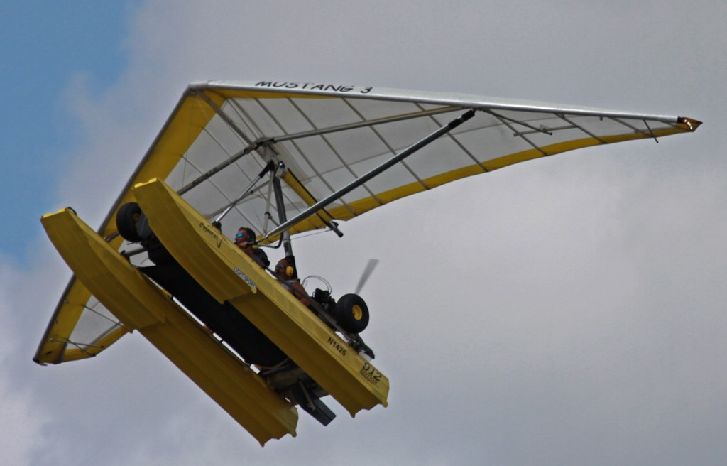 Cade l’aereo mentre sparge le ceneri del padre con un piccolo velivolo