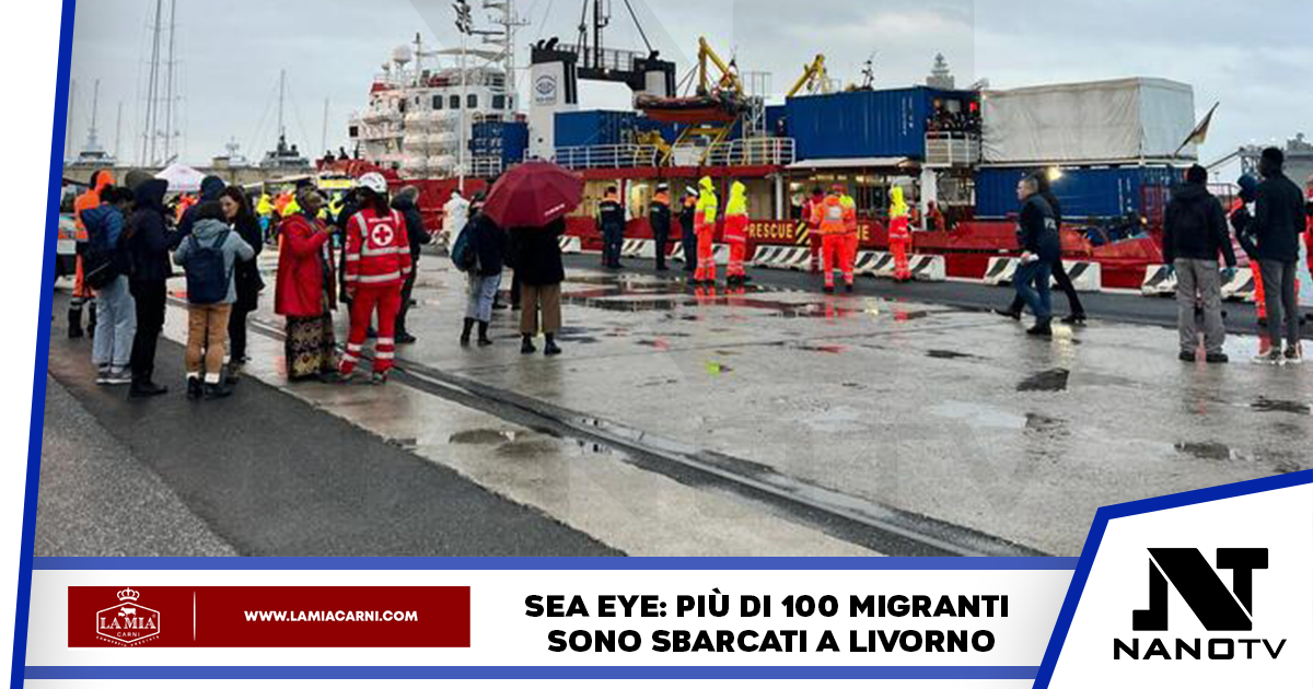 Sea Eye 4 attracca a banchina di Livorno con 108 migranti