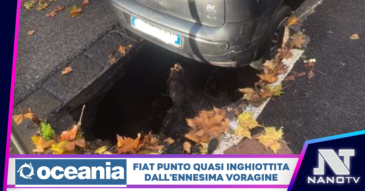 Voragini a Napoli: macchina parzialmente inghiottita