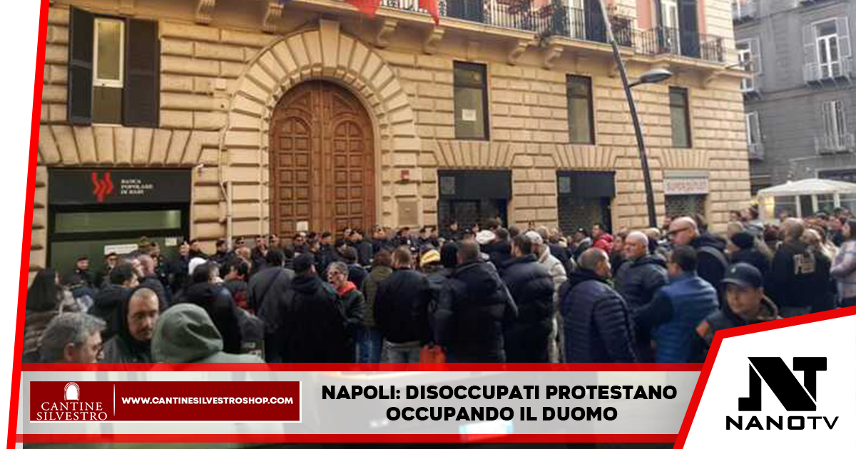 Napoli: protestano i disoccupati, occupato il Duomo e presidio sede del consiglio comunale