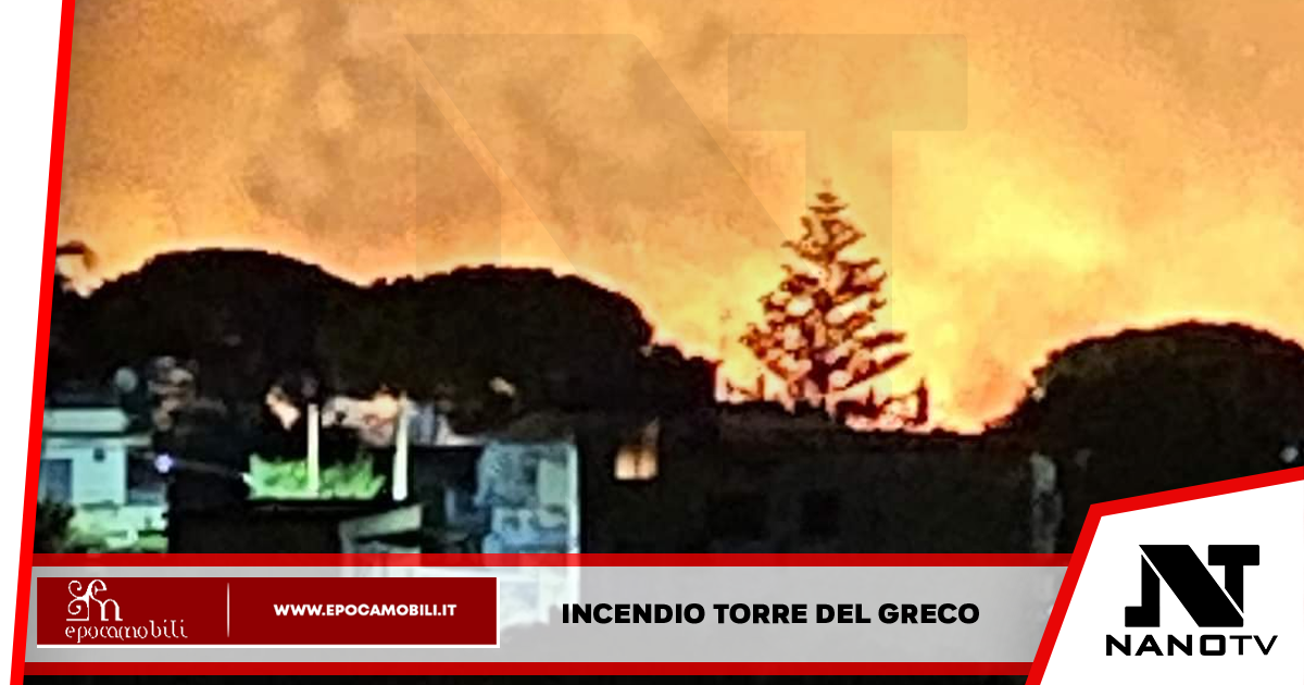 Torre del Greco: Serra in fiamme