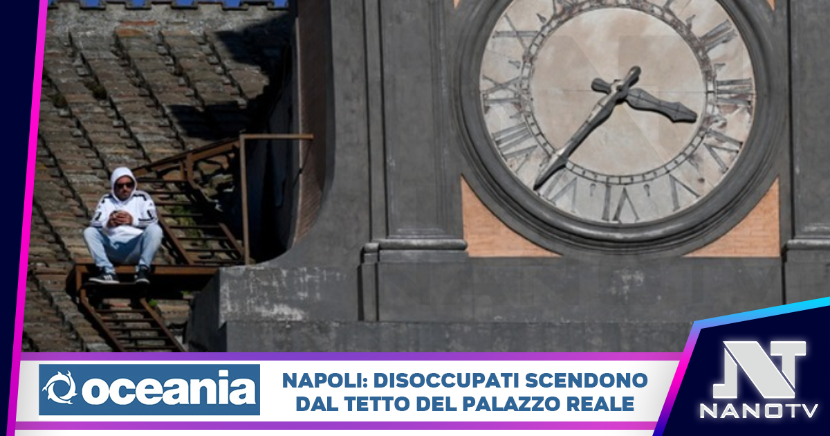 Napoli: Disoccupati scendono dal tetto di Palazzo Reale, poi in corteo a via Verdi