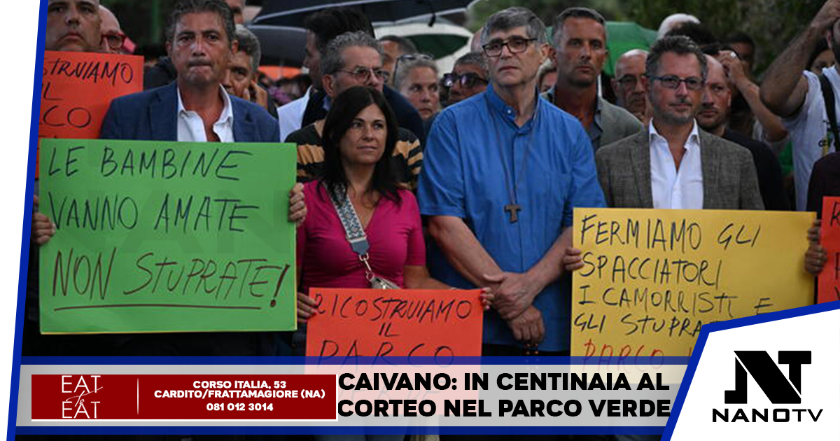 Caivano, Napoli: centinaia di persone sfilano in corteo sotto la pioggia al parco verde