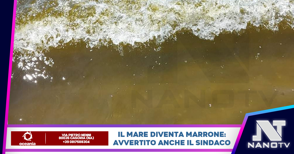 Il mare diventa marrone: bagnanti in fuga dalle spiagge di Licola