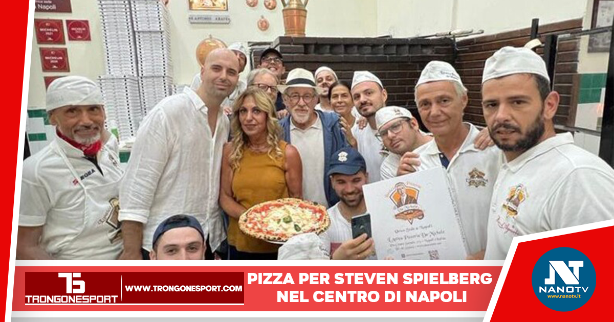 Pizza per Steven Spielberg nel centro di Napoli, ha mangiato da “Antica pizzeria da Michele” a Forcella