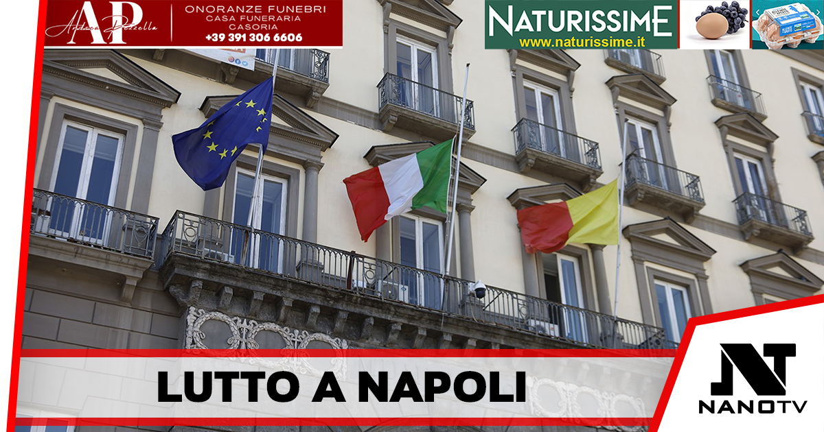 Napoli – Esposte bandiere a mezz’asta a Palazzo San giacomo, segno di lutto per la tragedia di Scampia
