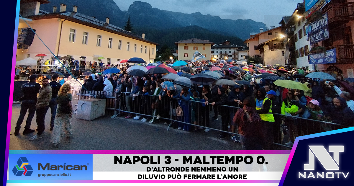 LA PIOGGIA BATTENTE NON FERMA L’ONDA AZZURRA GRANDE FESTA IN PIAZZA MADONNA DELLA PACE PER LA PRESENTAZIONE DELLA SQUADRA