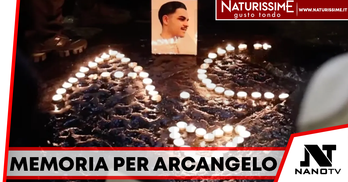 Napoli, Forcella: fiaccolata in memoria di Arcangelo Correra a un mese dall’omicidio