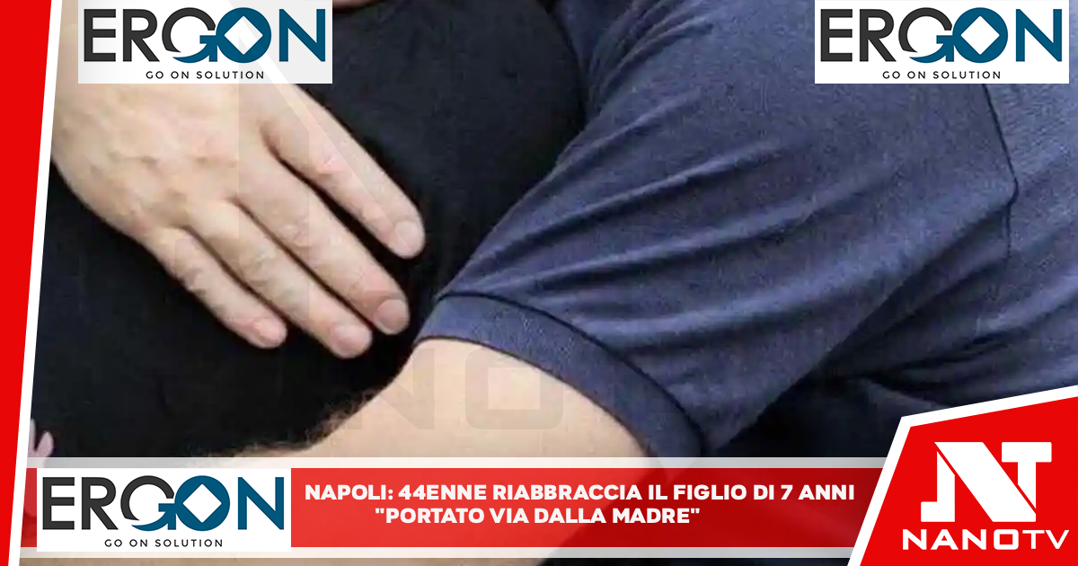 Napoli, 44enne riabbraccia il figlio di 7 anni: “Portato via dalla madre”