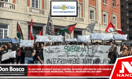 Flash-mob studenti Napoli contro accordi Università con Israele Cuscini a rettore Federico II, “Sveglia, mantieni gli impegni”