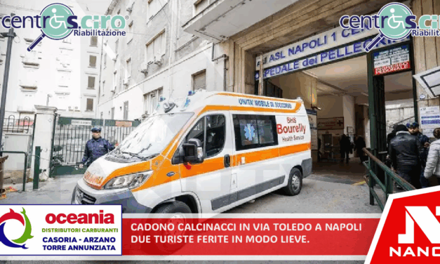 Cadono calcinacci in via Toledo a Napoli, due turiste ferite in modo lieve Paura tra la folla in strada. Borrelli, “tragedia sfiorata”