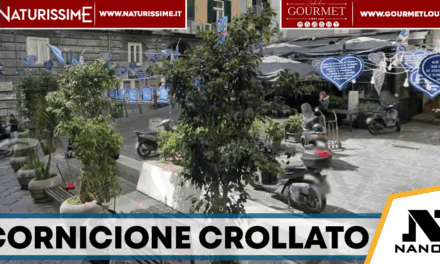 Napoli, crolla cornicione in piazzetta Sant’Anna di Palazzo: sfiorata la tragedia nel cuore del centro storico