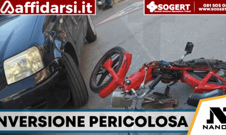 Arzano, inversione vicino a scuola: scooter contro auto