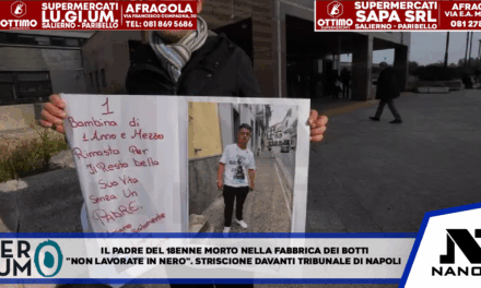 Il padre del 18enne morto nella fabbrica dei botti, ‘non lavorate in nero’ Striscione davanti Tribunale a Napoli: “chiusi in una polveriera senza scampo”