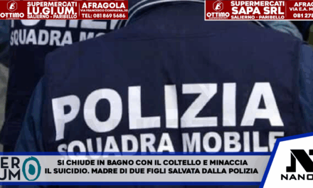 Si chiude in bagno con il coltello e minaccia il suicidio: madre di due figli salvata dalla Polizia