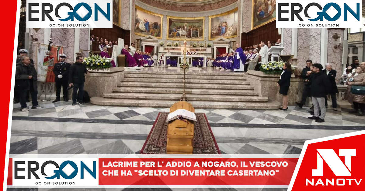 Lacrime per l’addio a Nogaro, il vescovo che ha “scelto di diventare casertano”. L’ultimo saluto sulle note di ‘Bella Ciao’