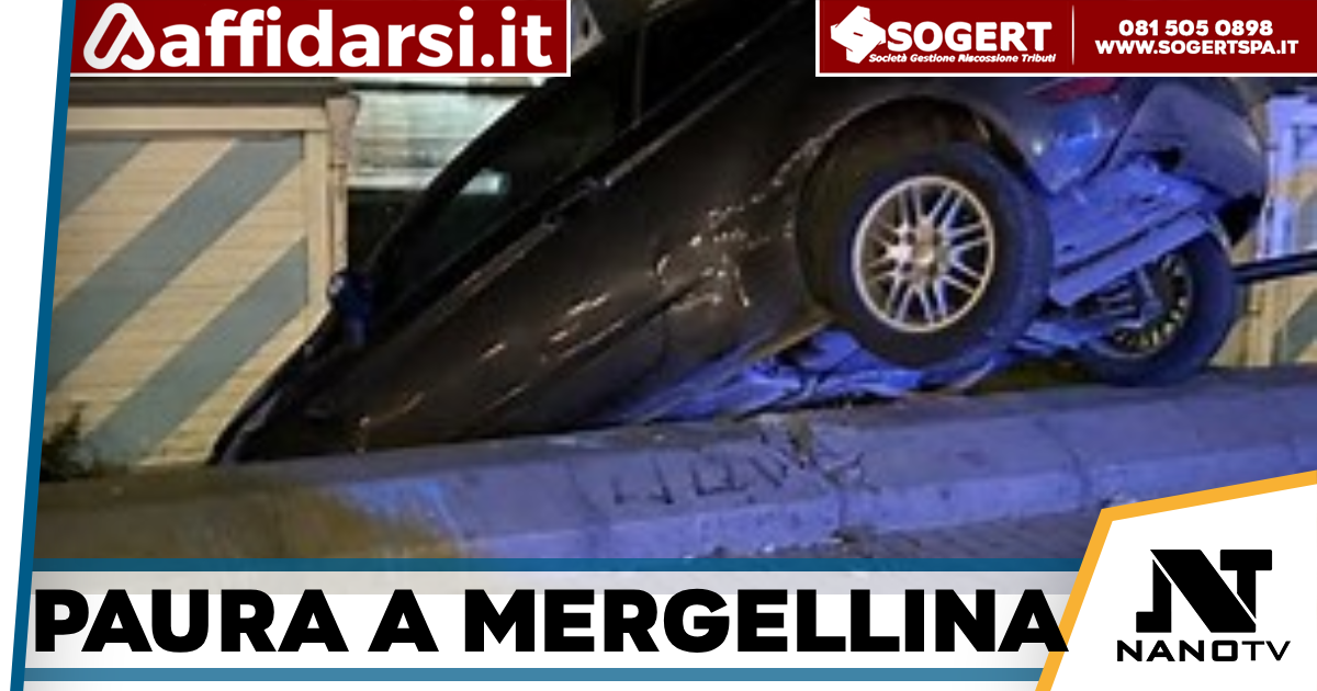 Incidente a Napoli, caos e paura a Mergellina. Auto contro la ringhiera: