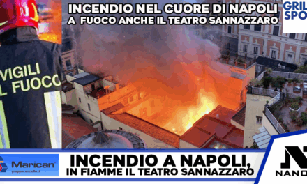 Grave incendio nel cuore di Napoli, in fiamme anche il Teatro Sannazzaro