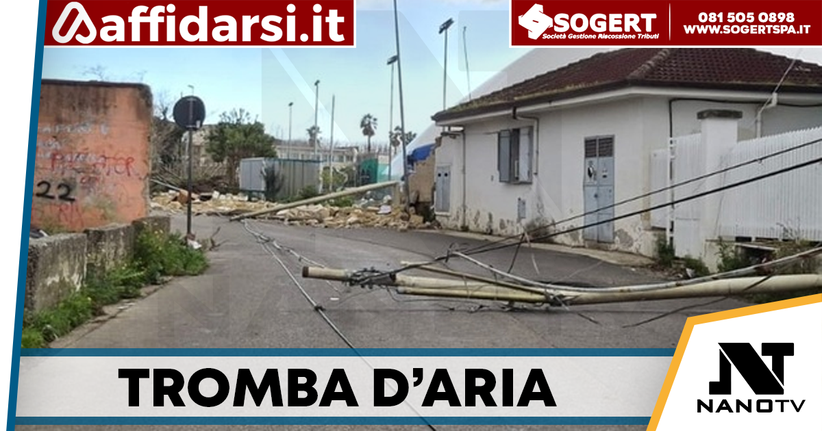 Tromba d’aria ad Aversa, paura e danni: crolla muro e alberi abbattuti