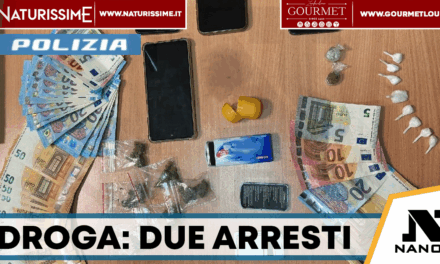 Scampia, arrestati due uomini per droga: sequestrati stupefacenti e contanti