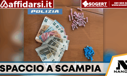 Scampia, droga nascosta in un calzino tra i rifiuti: arrestati due pusher