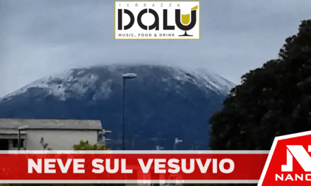 Maltempo, torna la neve sulla cima del Vesuvio Clima freddo e vento a Napoli