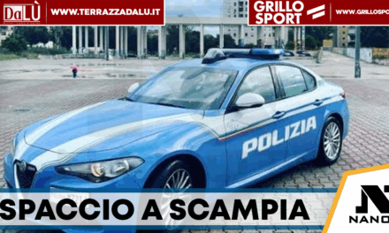 Scampia, nasconde la droga in un calzino nel muro: arrestato 34enne