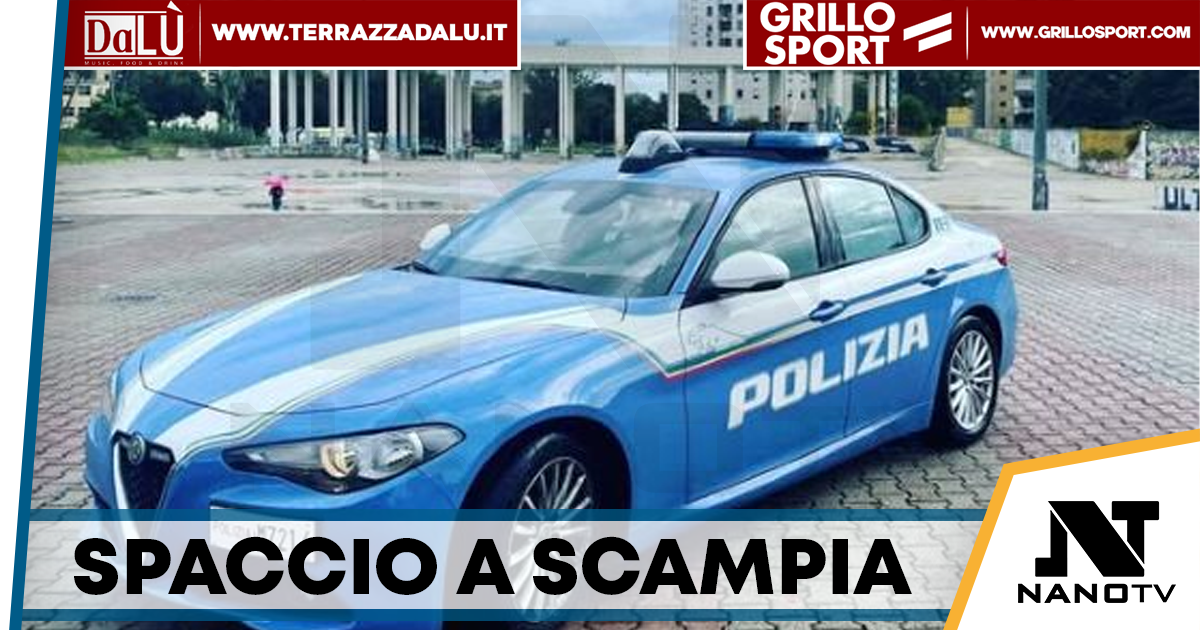 Scampia, nasconde la droga in un calzino nel muro: arrestato 34enne
