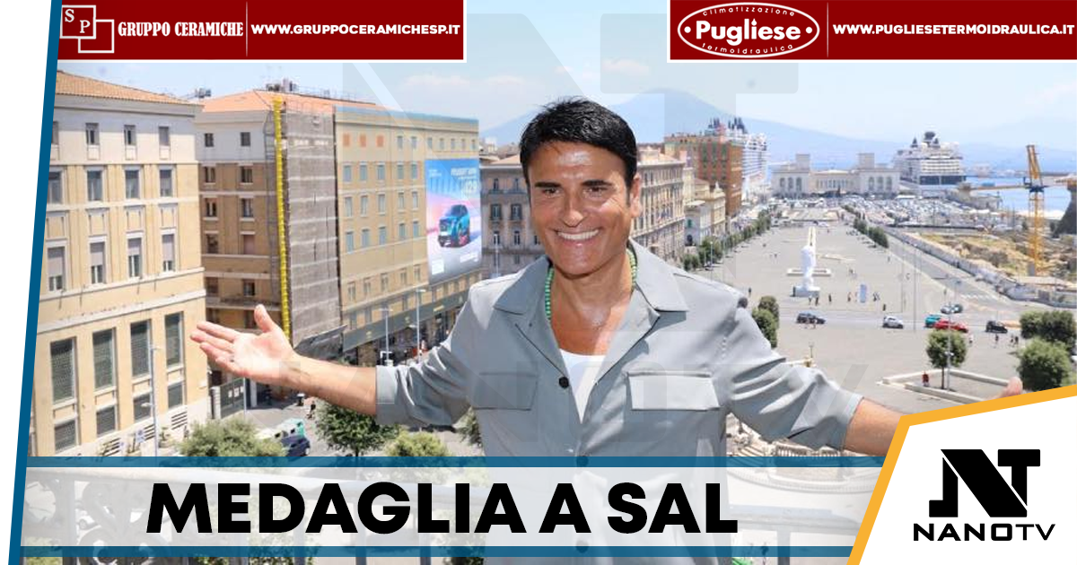 Napoli premia Sal Da Vinci: il sindaco Manfredi gli conferisce la Medaglia della Città dopo la vittoria a Sanremo 2026