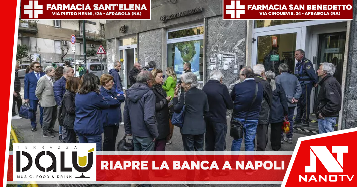 Dopo la rapina riapre la banca a Napoli, clienti in attesa di risposte