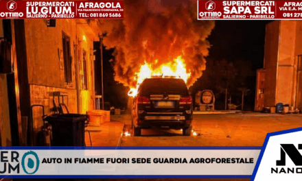 SARNO, AUTO IN FIAMME DAVANTI ALLA SEDE DELLA GUARDIA AGROFORESTALE: