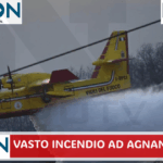 Grosso incendio sul Monte Spina ad Agnano, fumo e cenere tra Bagnoli e Pianura: arrivano i pompieri