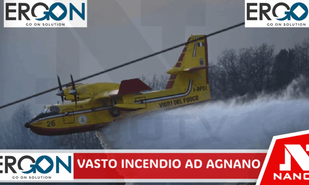 Grosso incendio sul Monte Spina ad Agnano, fumo e cenere tra Bagnoli e Pianura: arrivano i pompieri