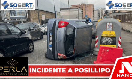 Si ribalta con l’auto in via Manzoni e si schianta sui cassonetti, donna ferita: incidente a Posillipo