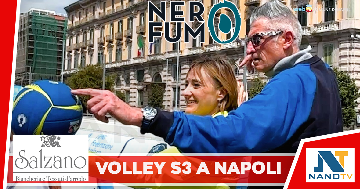 Volley S3, Napoli risponde presente: i ragazzi hanno colorato Piazza Municipio