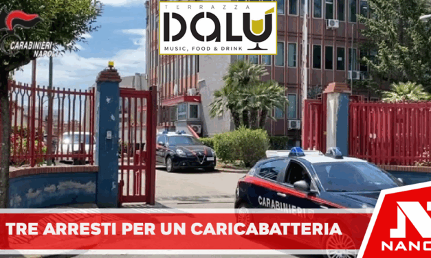 *CASORIA: in manette per un caricabatterie, 3 arresti dei Carabinieri*