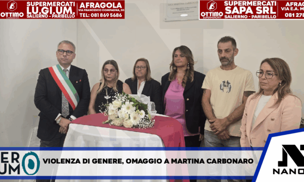 VIOLENZA DI GENERE, COMMOSSO OMAGGIO A MARTINA CARBONARO AL TORRENTE COL SOTTOSEGRETARIO FRASSINETTI. SINDACO BENE ABBRACCIA I GENITORI: “TUTTI RESPONSABILI DEL CAMBIAMENTO CULTURALE”