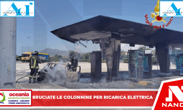 Auto in fiamme nell’area di servizio: bruciate le colonnine per la ricarica elettrica