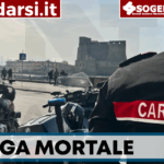 Napoli, fugge dai carabinieri in scooter e travolge un pedone: morto un 60enne sul Lungomare