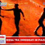 Rissa tra immigrati in piazza: fuggi fuggi e panico per le famiglie