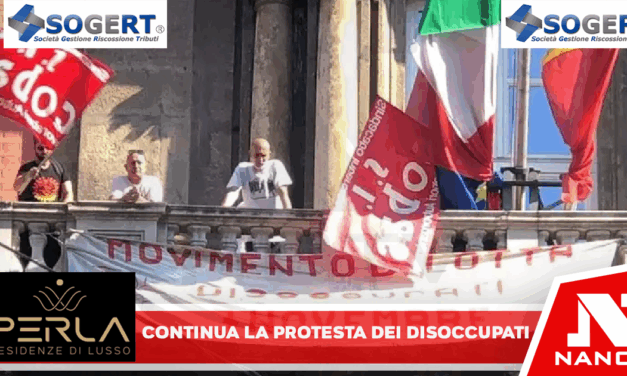 Continua la protesta a Napoli, disoccupati sul balcone del Museo archeologico